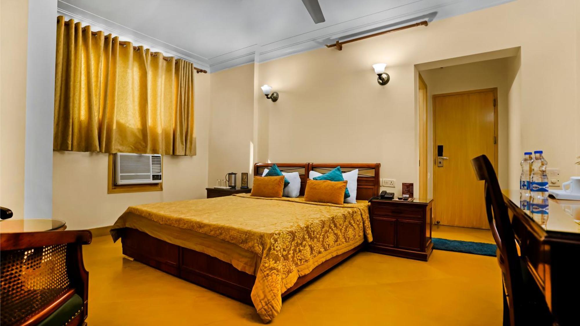 Hotel Ajanta - Free Airport Pick Up Service Nueva Delhi Exterior foto