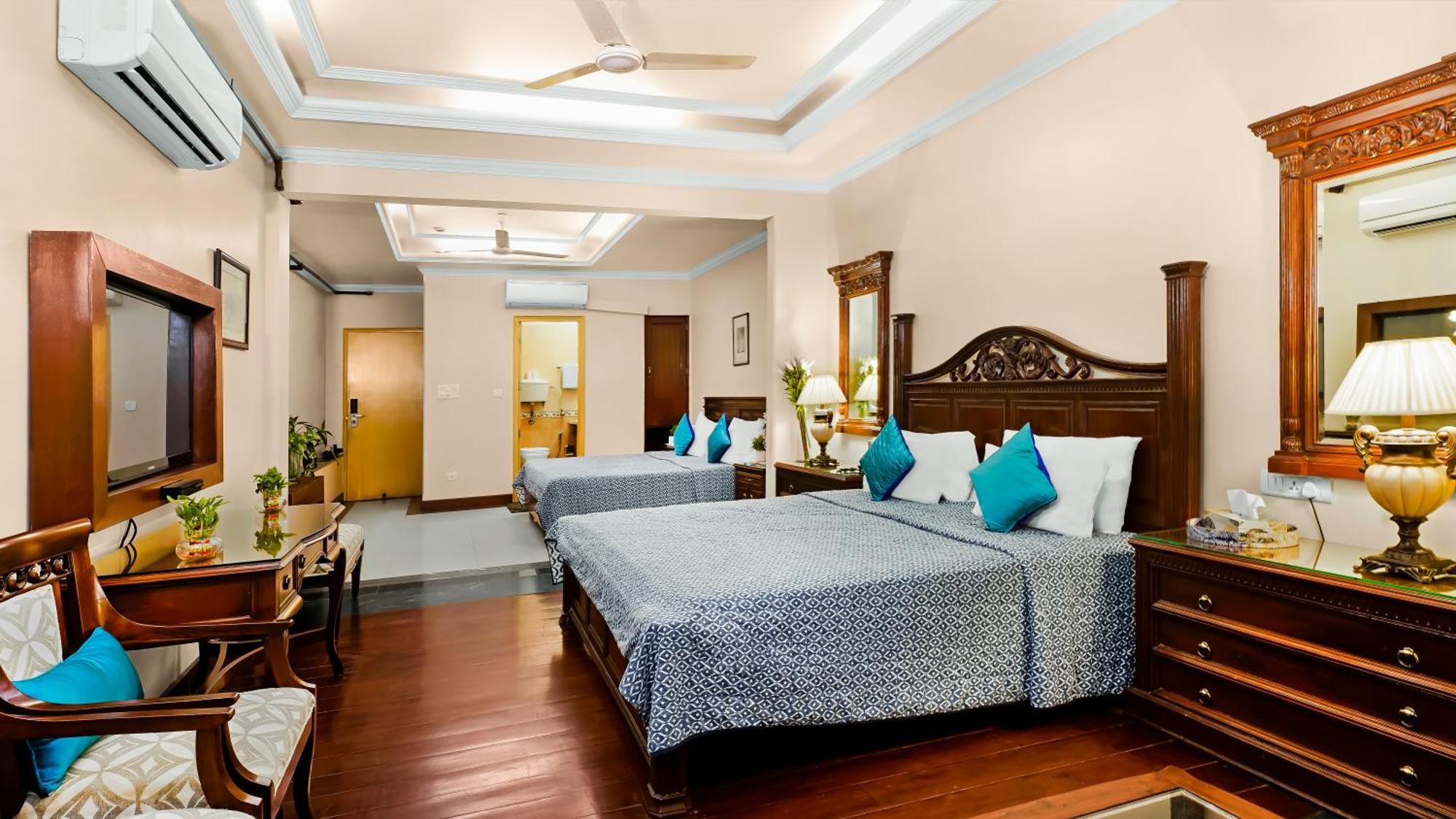 Hotel Ajanta - Free Airport Pick Up Service Nueva Delhi Exterior foto